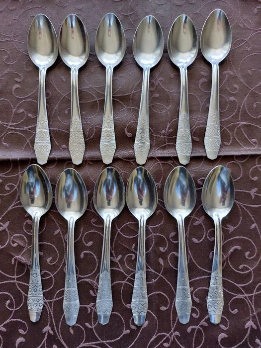 Наборы столовых приборов из нержавеющей стали