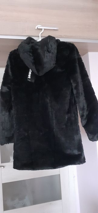 Czarny plaszcz z imitacji futra, futerko, nowe