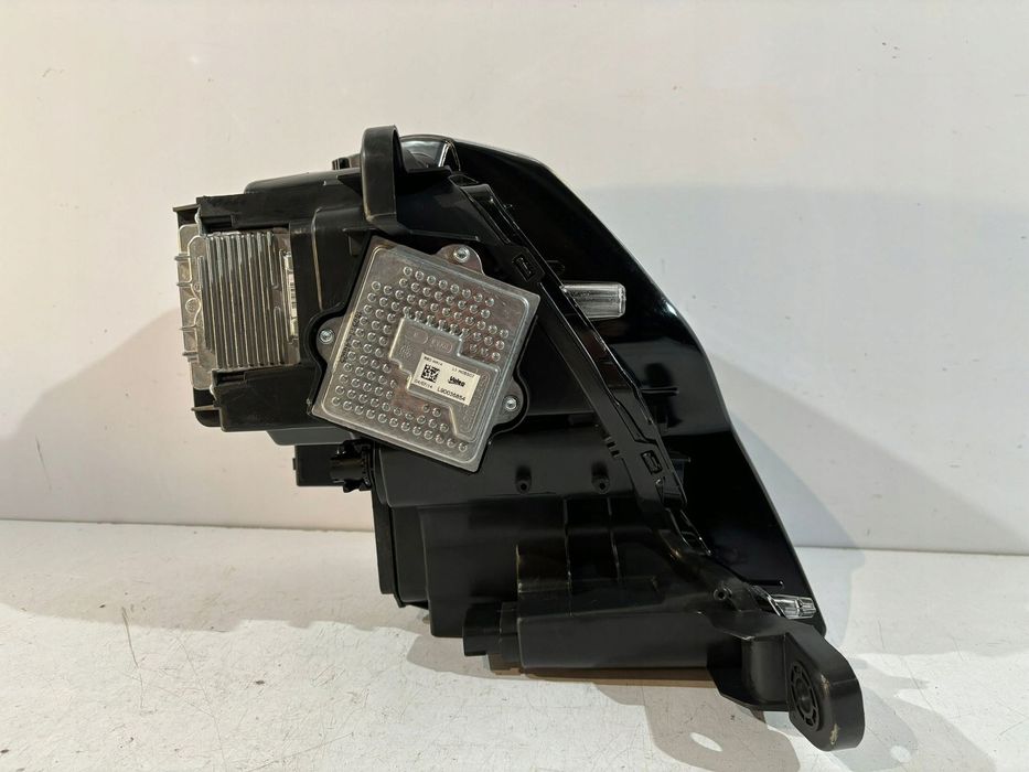 Jeep Grand Cherokee WK2 lampa bixenon R - 12818