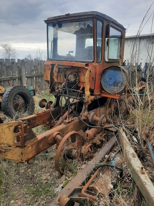 Продам запчасти  кабина мост коретка ДТ 75