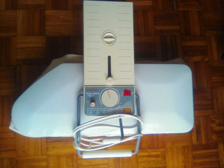 Máquina Passar Roupa & Engomar - "SINGER"