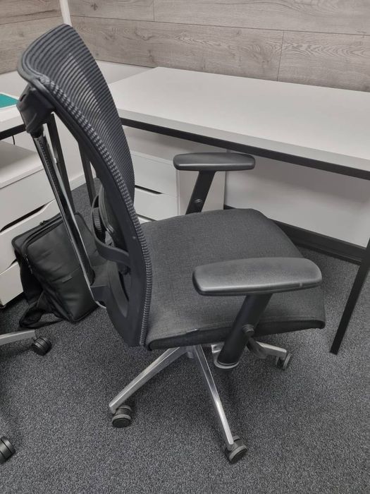 кресла стулья офисные сетка руководителя кожа газ лифт