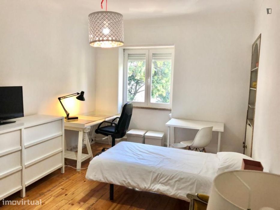 Quarto - localizado em Alameda Lisbon