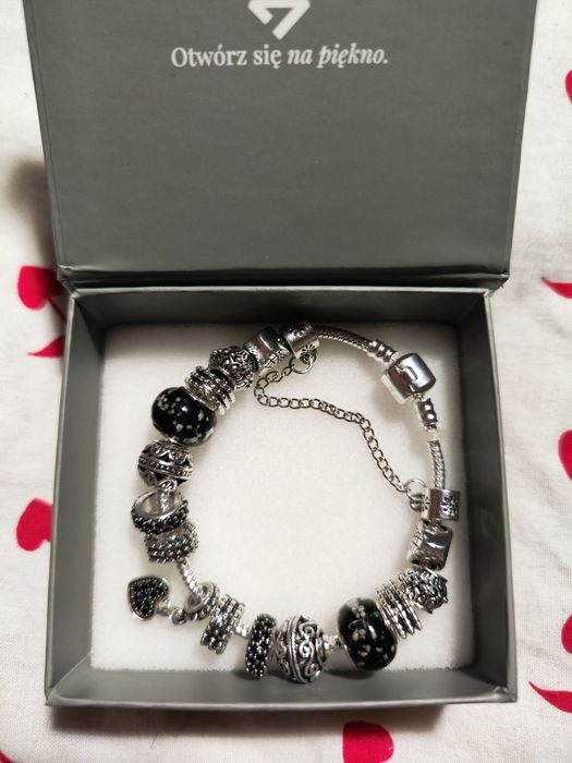 Bransoletka charms