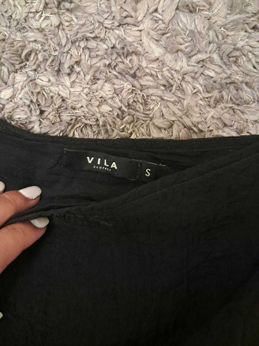 Czarna midi spódnica marki Vila w rozmiarze S, M