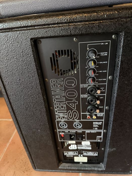 Sistema de Som Profissional dB Technologies S400 + Mesa Deton 18 Canais - Kit Completo