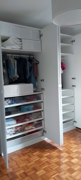 Roupeiro de quarto em muito bom estado