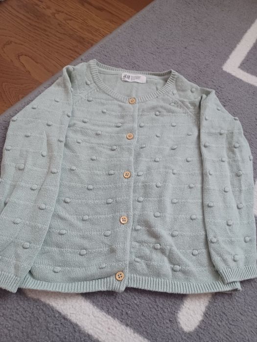 Sweterek dziewczęcy.