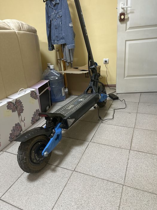 Продам Електросамокат Like.Bike Hunter