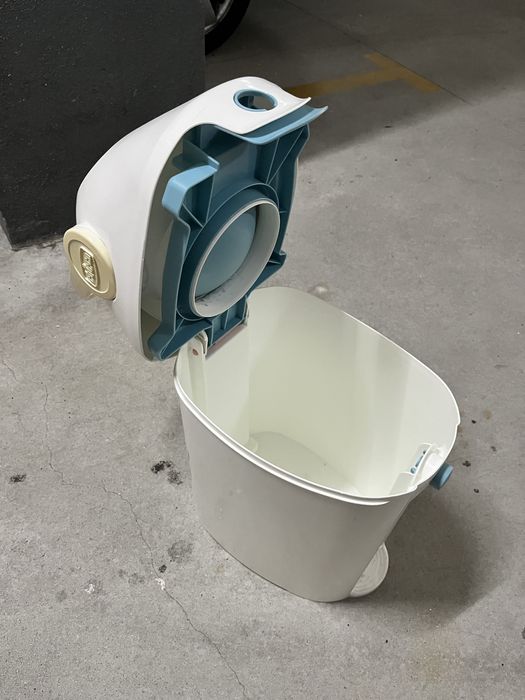 Contentor / Balde  fraldas e Estrelizador biberões