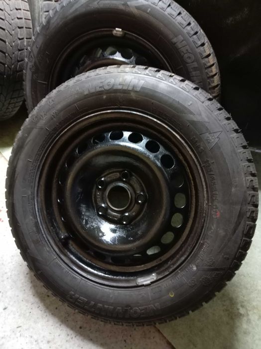 Felgi stalowe wraz z oponami zimowy 195/65R15.