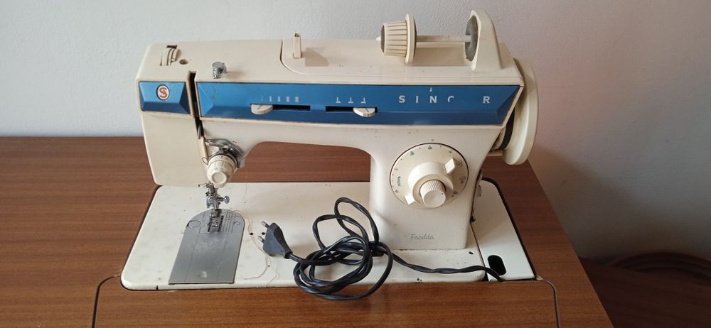 Máquina de Costura Singer (anos 80)