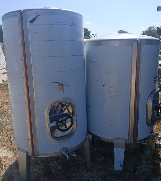 Entrega 4 depósitos cubas inox 3 de 550L e 1 de 650 Litros