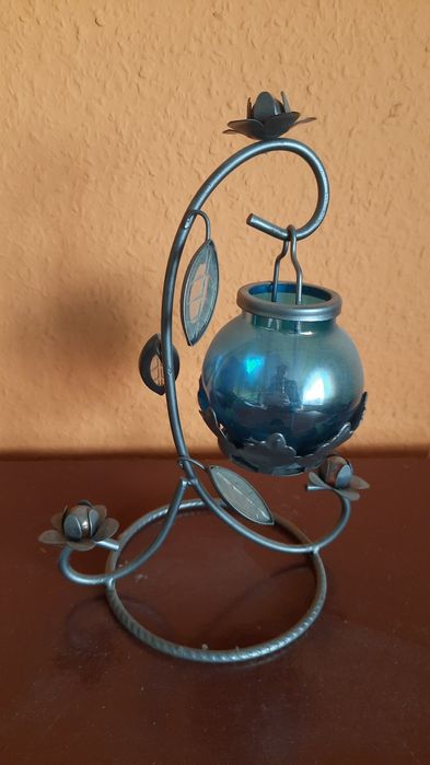 Metalowy świecznik kwiatki/liście