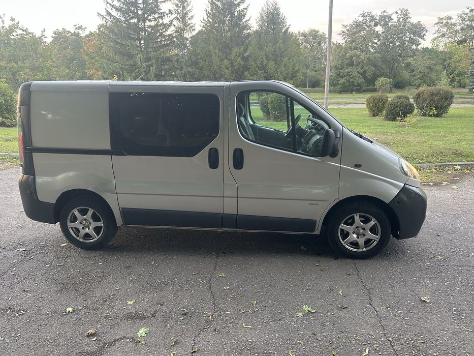 Opel Vivaro 1.9 DCi 2003 год