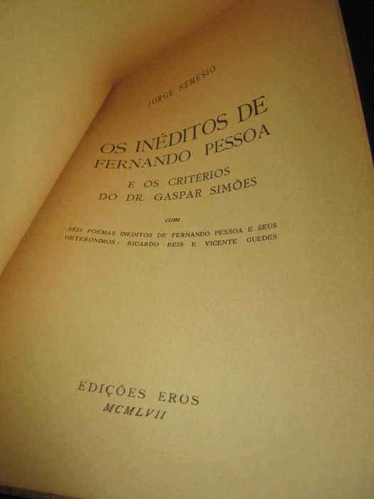 Livro Os Inéditos de Fernando Pessoa e os critérios do Gaspar Simões