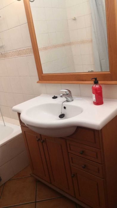 Aluga se casa r/c  t3