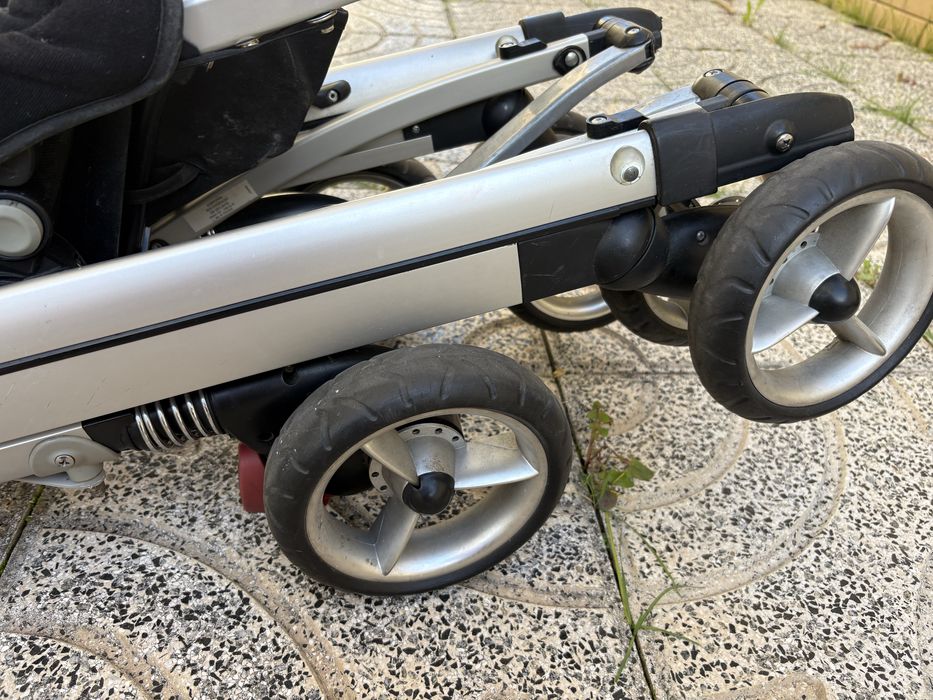 Carrinho de passeio Loola Baby Confort usado prata/preto