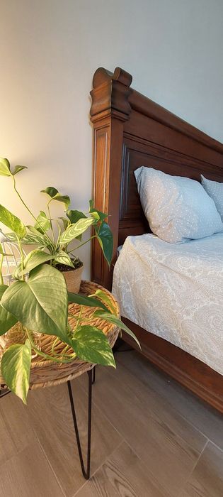 Cama de casal em ótimo estado