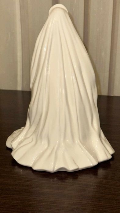 Na prezent  figurka z porcelany królowa