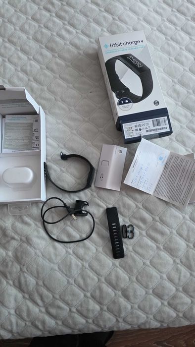 Фітнес браслет трекер Fitbit Charge 4 оригінал комплект