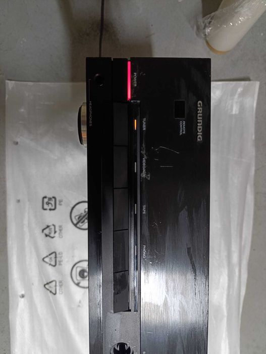 2 X Amplificador de som da marca GRUNDIG v301