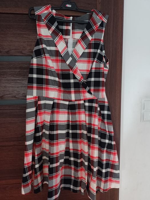 Sukienka w kratkę MOHITO