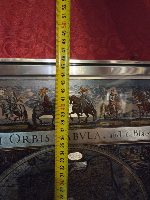 Quadro com reprodução do mapa múndi "Nova Totius Terrarum Sive Novi Orbis Tabula" de Willem Blaeu,