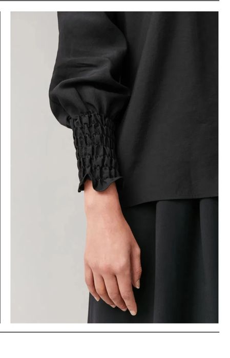 Чорна блуза з довгими рукавами COS