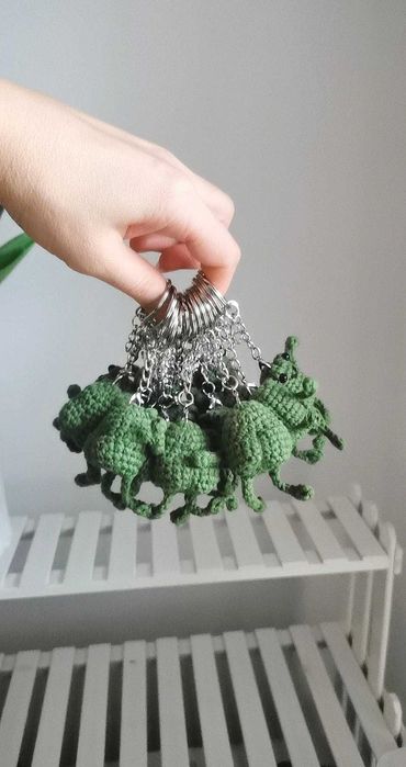 Żabka na szydełku, breloczek, zawieszka handmade