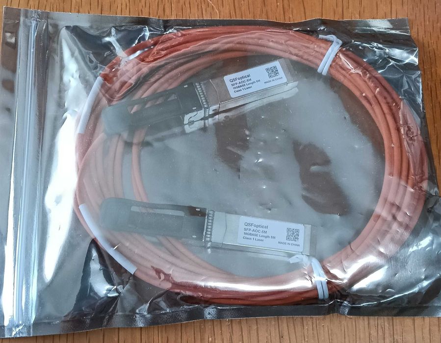 Active Optical Cable SFP-AOC, 5m for Switch. 10G, Class 1 Laser.64409252332547120