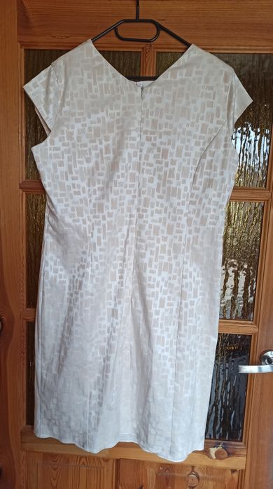 Sukienka beżowa rozmiar 50