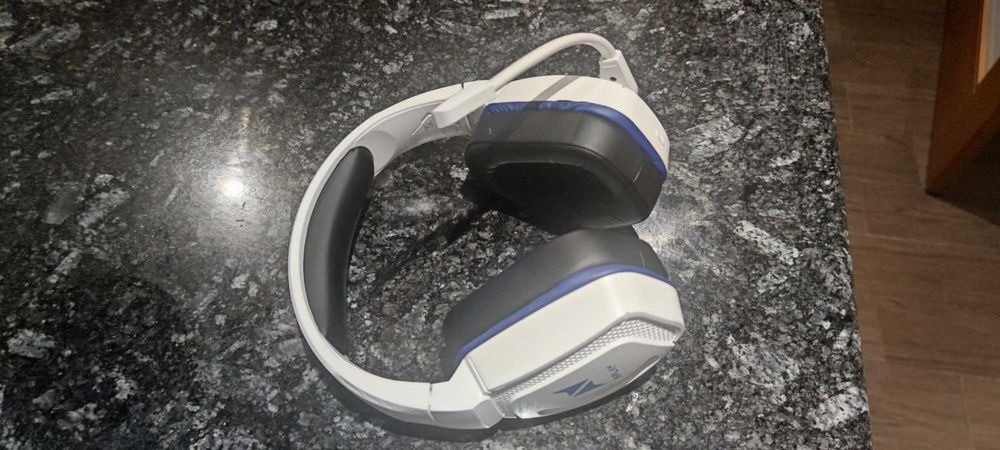 PS5 + cabo HDMI + auscultadores bluetooth Nplay 2.0