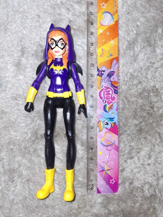 Lalka Batgirl super heros 15cm Mattel