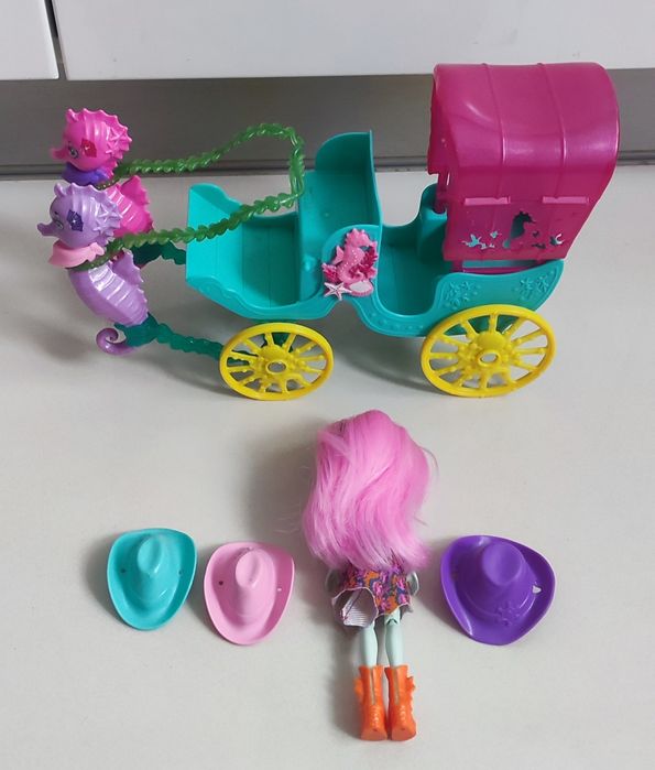 Enchantimals Powóz morskich koników z lalką