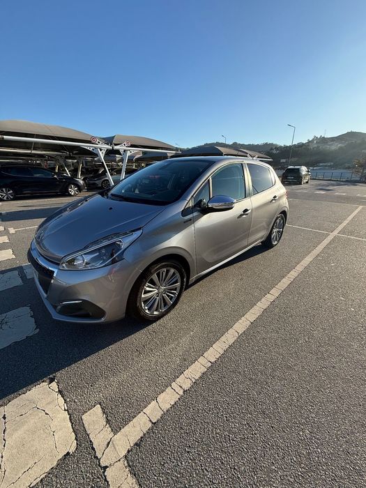 Peugeot 208 1.2 PureTech Signature