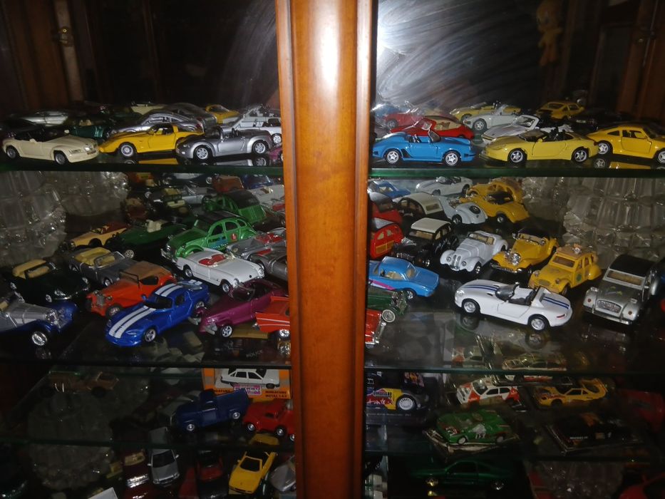 Colecao  140 carro minitura por 700 €