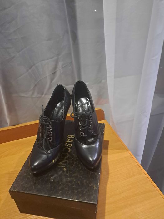 Жіноче взуття батільйони