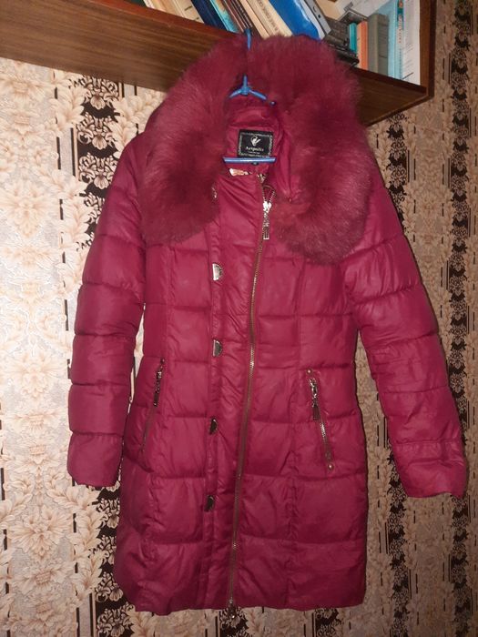 Пуховик женский с песцом.