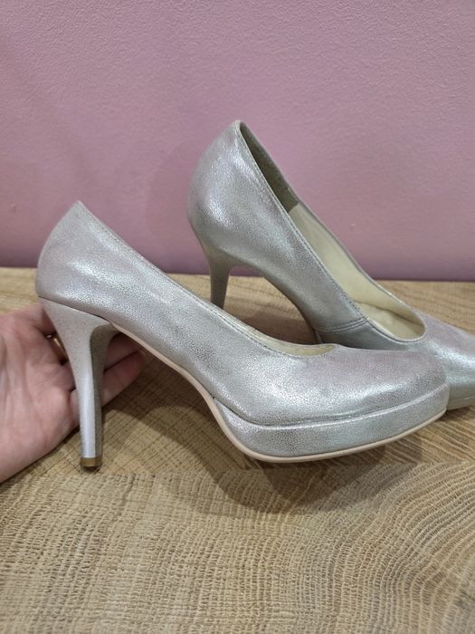 Buty srebrne na obcasie pełne Optimo 36