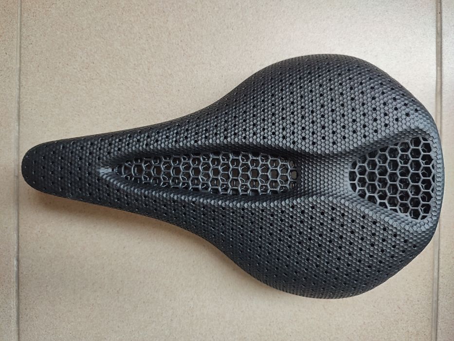 Selim Ryet RT06s em carbono impresso em 3D - Baixa de Preço