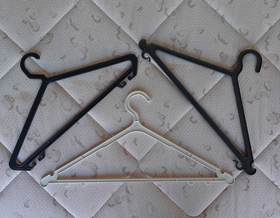 12 Cabides 4 Brancos + 8 Pretos Resistentes