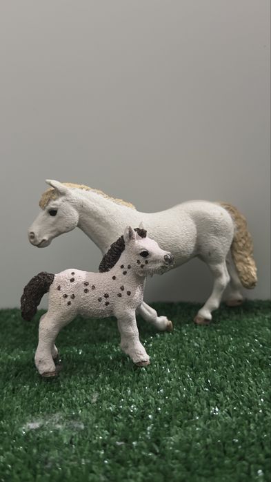 zestaw kucyków koników schleich