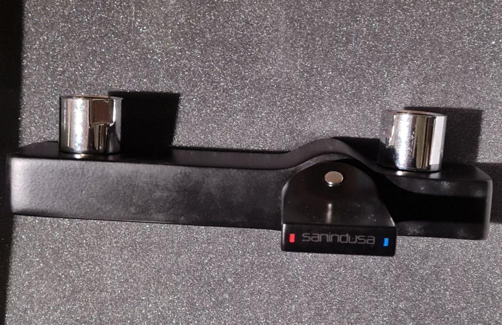 Torneira duche LINE42 preta SANINDUSA