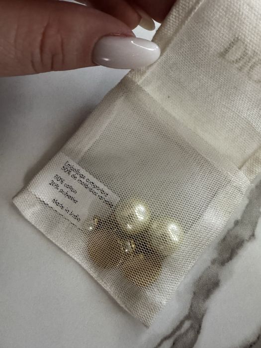 Продам сережки Dior !! Оригінал