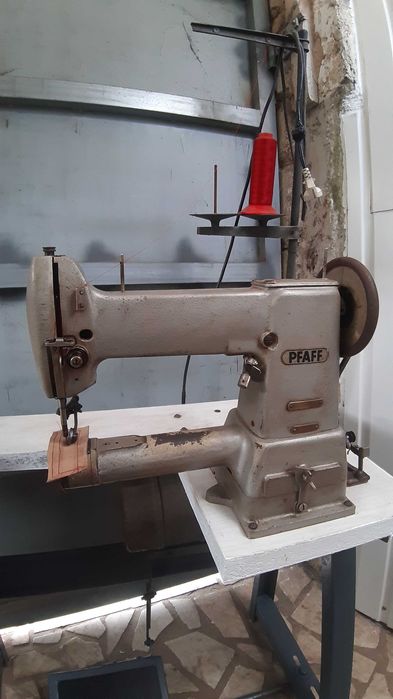 Máquina PFAFF de coser peles