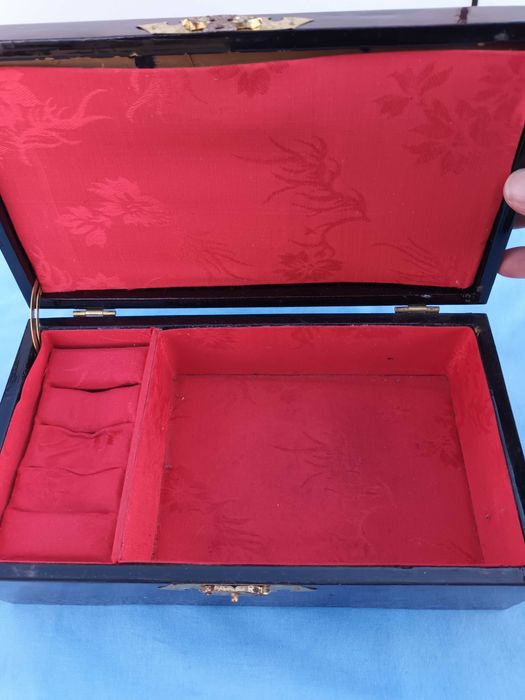 Guarda Joias em madeira lacada chinesa medidas nas fotos