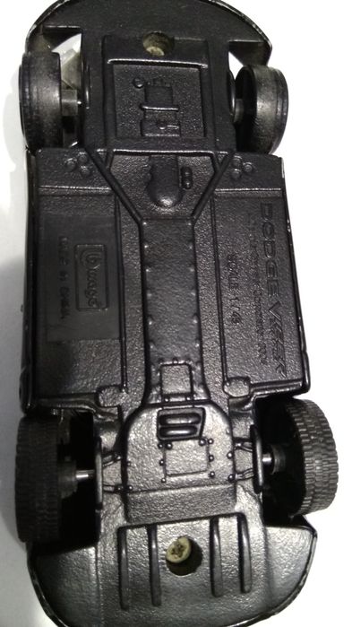 Колекційна машинка Dodge Viper SRT-10.