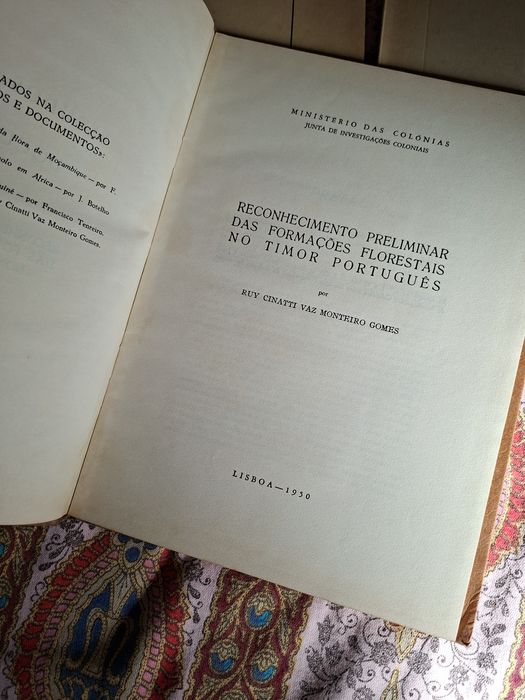 Três livros sobre florestas e madeiras em Timor