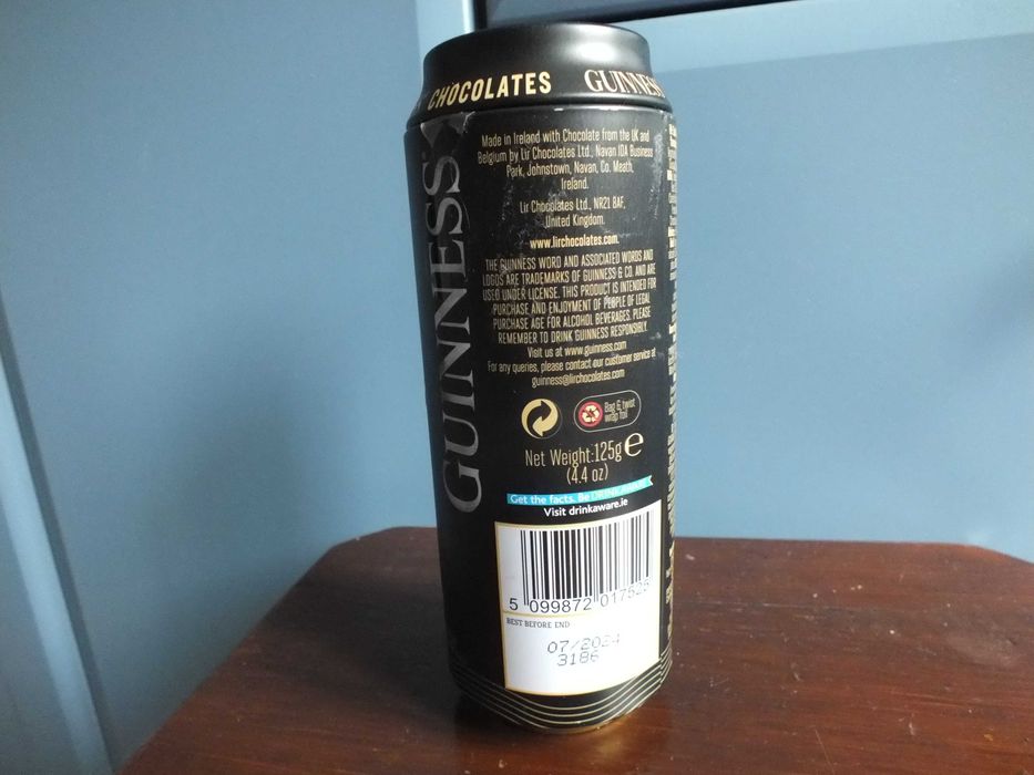 Guinness pojemnik metalowy z pokrywką w kształcie puszka po piwie 17cm